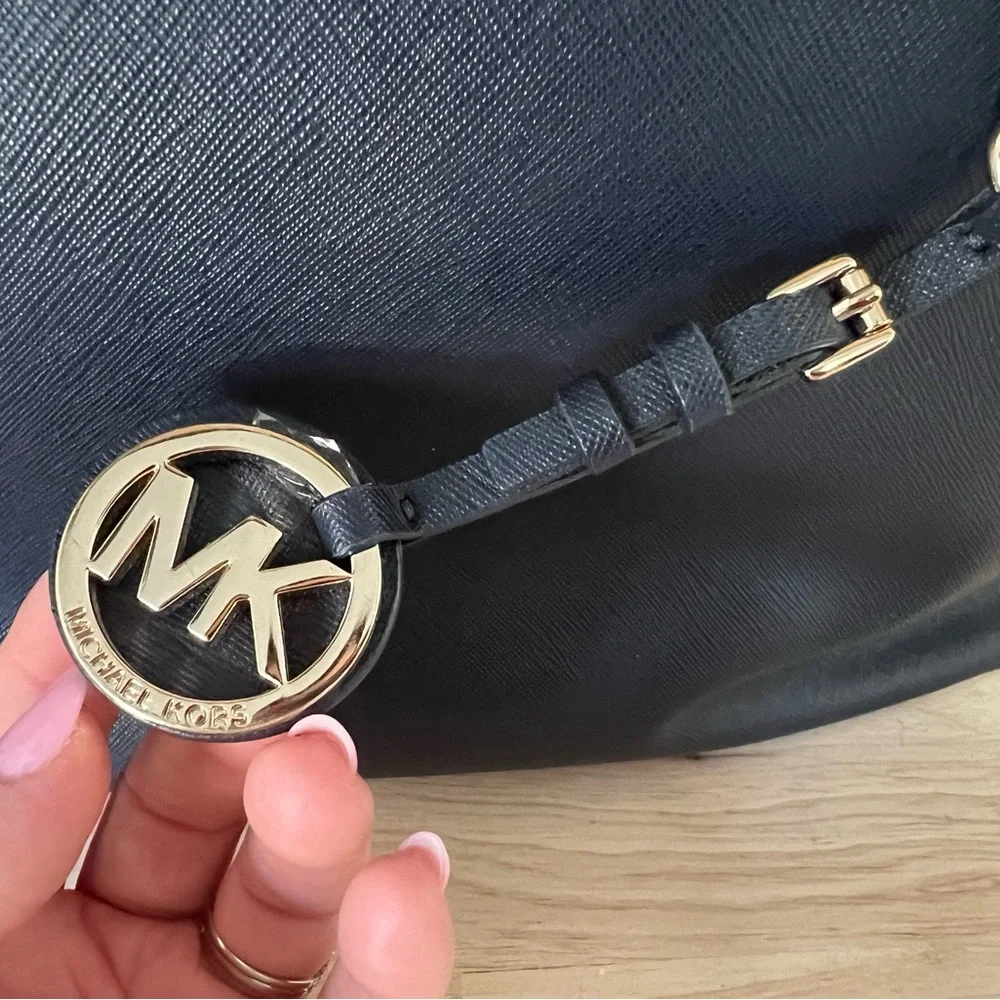 Navy Blue Michael Kors Jet Set Travel‎ Tote - Picture 2 of 14